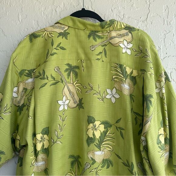 TOMMY BAHAMA Shirt Men Large Silk Hawaiian Floral Guitar Coconut Resort Camp - Picture 6 of 7